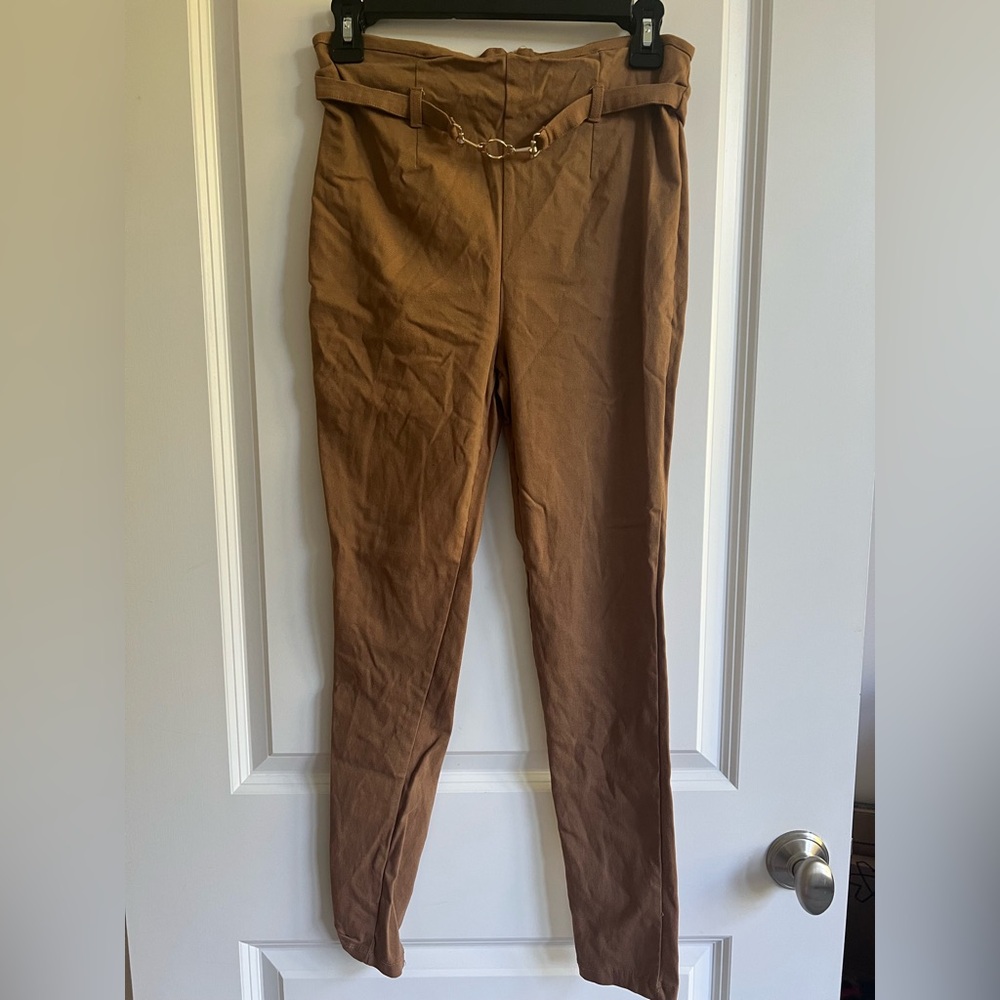 Iris Women’s Tan Skinny Pants. Size Large
